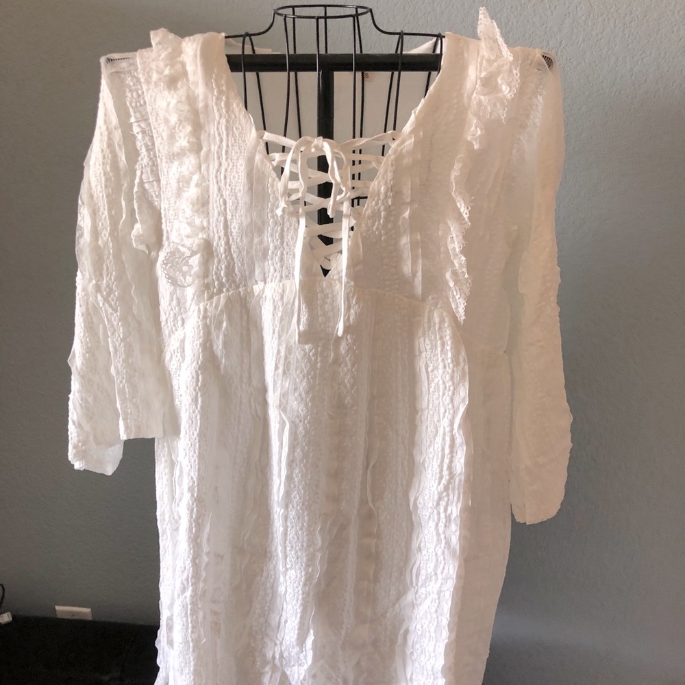 POL lace mini dress. Long sleeves tie front button back Ivory/white size S